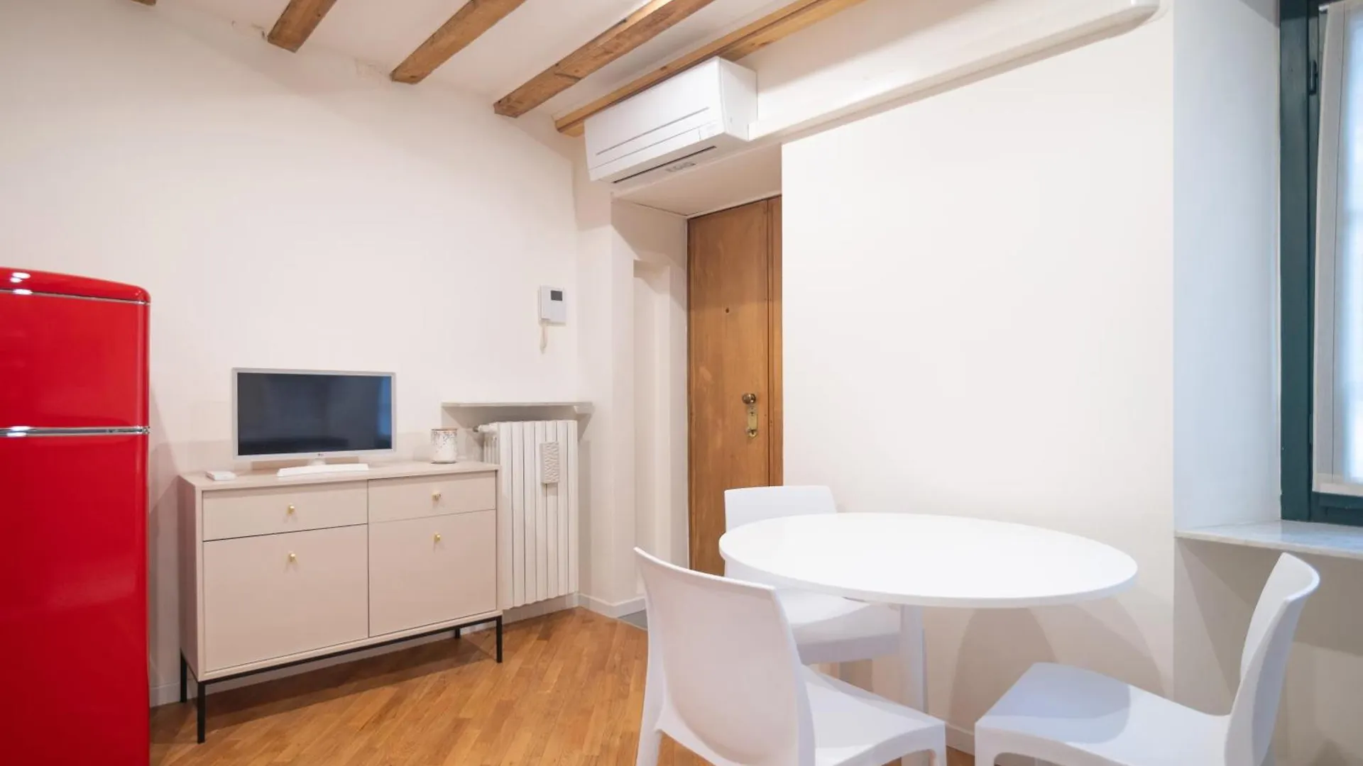 Milano Suite Home 0*, Mailand Italien